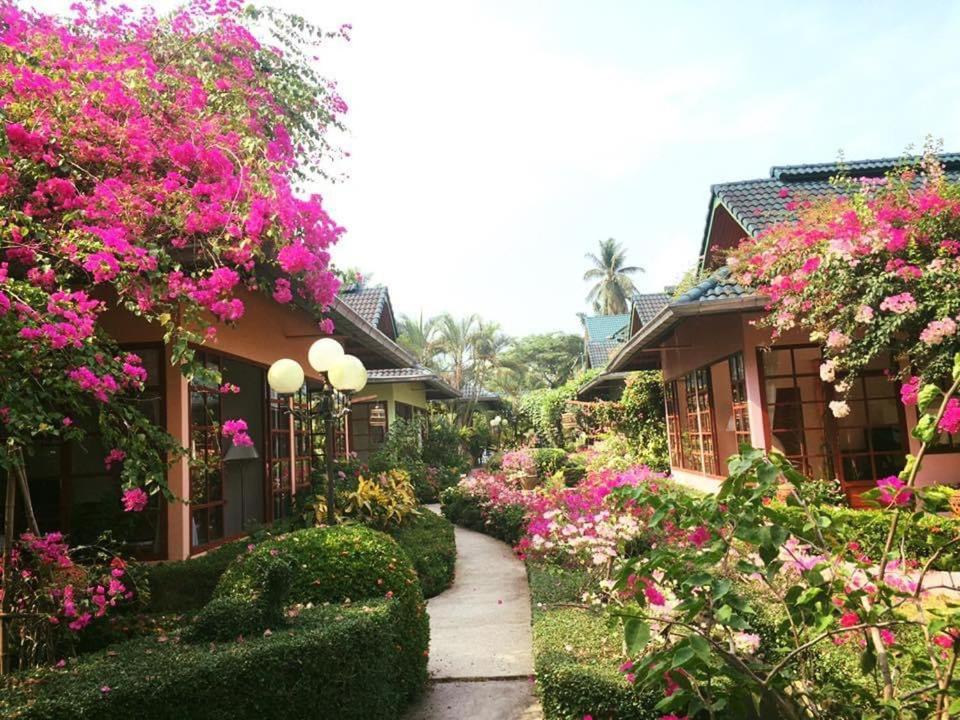 Ekman Garden Resort Sichon Bagian luar foto