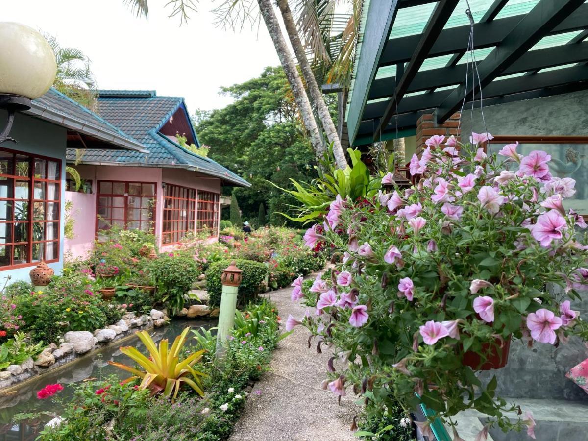 Ekman Garden Resort Sichon Bagian luar foto