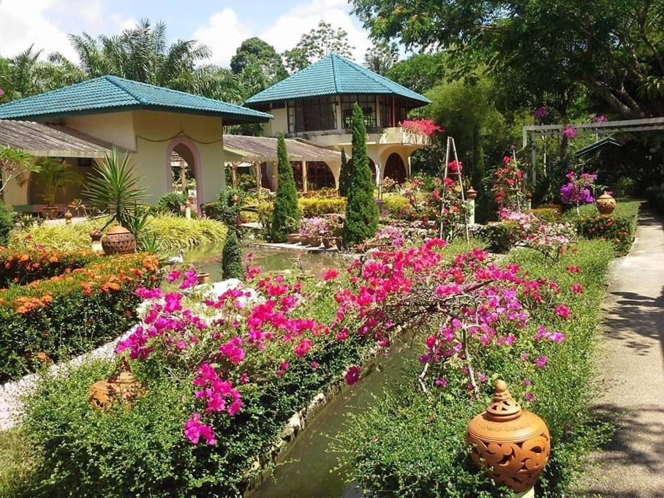 Ekman Garden Resort Sichon Bagian luar foto