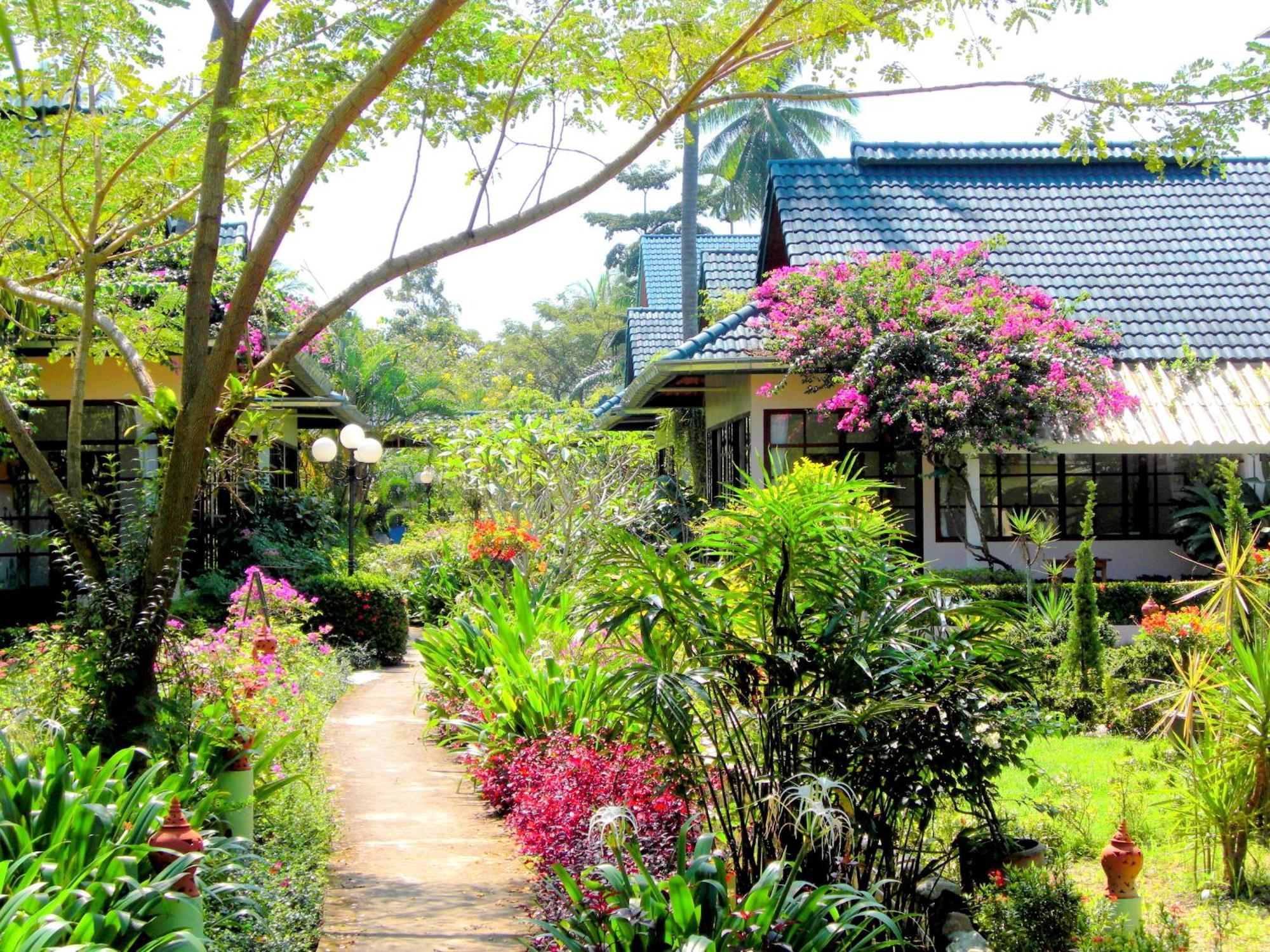 Ekman Garden Resort Sichon Bagian luar foto