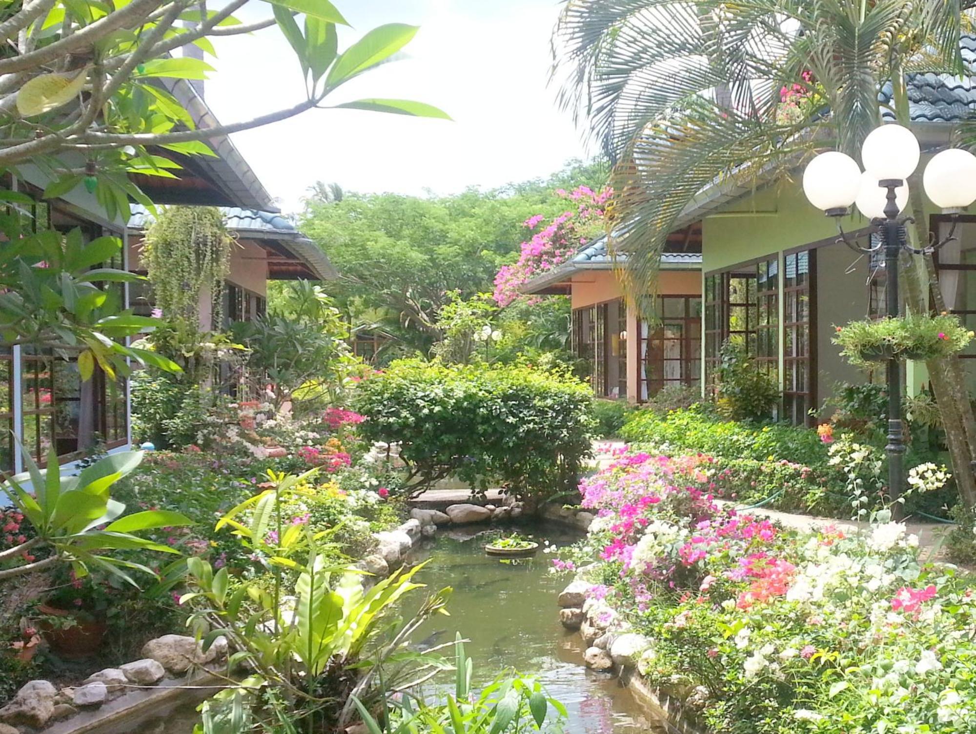 Ekman Garden Resort Sichon Bagian luar foto